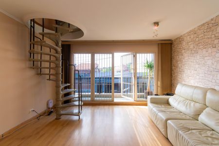 Casa à venda com 225m², 3 quartos e 2 vagas Casa à venda com 225m², 3 quartos e 2 vagasSala