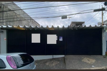 Casa à venda com 330m², 4 quartos e 4 vagas Casa à venda com 330m², 4 quartos e 4 vagasFachada + placa