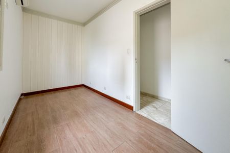 Casa à venda com 360m², 3 quartos e 4 vagas Casa à venda com 360m², 3 quartos e 4 vagasQuarto 2