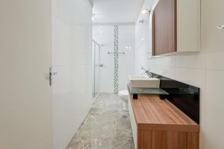 Casa à venda com 360m², 3 quartos e 4 vagas Casa à venda com 360m², 3 quartos e 4 vagasBanheiro da Suíte