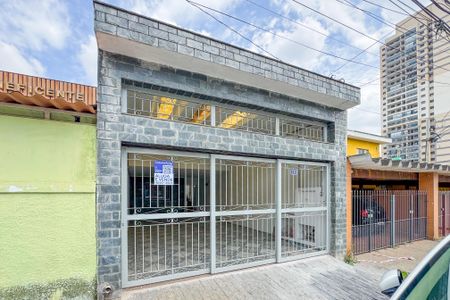 Casa à venda com 360m², 3 quartos e 4 vagas Casa à venda com 360m², 3 quartos e 4 vagasFachada