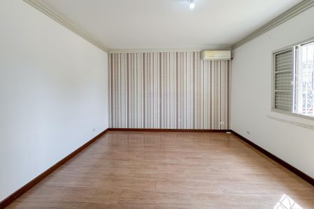 Casa à venda com 360m², 3 quartos e 4 vagas Casa à venda com 360m², 3 quartos e 4 vagasSuíte