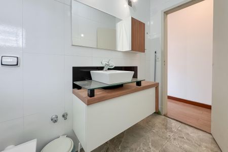 Casa à venda com 360m², 3 quartos e 4 vagas Casa à venda com 360m², 3 quartos e 4 vagasBanheiro da Suíte