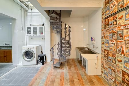 Casa à venda com 360m², 3 quartos e 4 vagas Casa à venda com 360m², 3 quartos e 4 vagasSubsolo, Churrasqueira e Área de Serviço