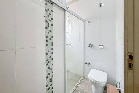 Casa à venda com 360m², 3 quartos e 4 vagas Casa à venda com 360m², 3 quartos e 4 vagasBanheiro Corredor