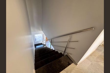 Casa à venda com 152m², 3 quartos e 2 vagas Casa à venda com 152m², 3 quartos e 2 vagasSala - Escada