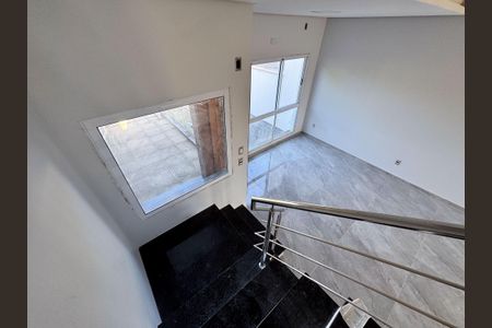 Casa à venda com 152m², 3 quartos e 2 vagas Casa à venda com 152m², 3 quartos e 2 vagasSala - Escada