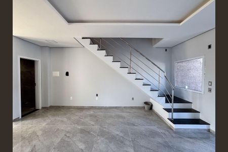 Casa à venda com 152m², 3 quartos e 2 vagas Casa à venda com 152m², 3 quartos e 2 vagasSala