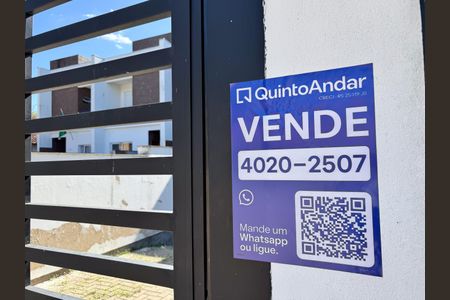 Casa à venda com 152m², 3 quartos e 2 vagas Casa à venda com 152m², 3 quartos e 2 vagasFachada e Placa