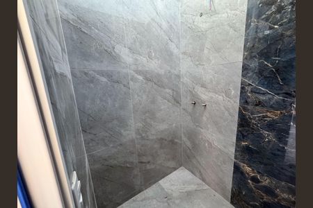 Casa à venda com 152m², 3 quartos e 2 vagas Casa à venda com 152m², 3 quartos e 2 vagasBanheiro