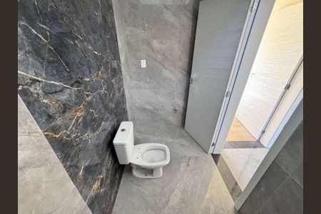 Casa à venda com 152m², 3 quartos e 2 vagas Casa à venda com 152m², 3 quartos e 2 vagasBanheiro