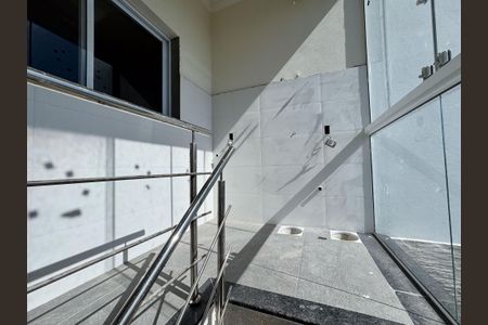 Casa à venda com 152m², 3 quartos e 2 vagas Casa à venda com 152m², 3 quartos e 2 vagasEscada