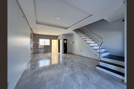 Casa à venda com 152m², 3 quartos e 2 vagas Casa à venda com 152m², 3 quartos e 2 vagasSala