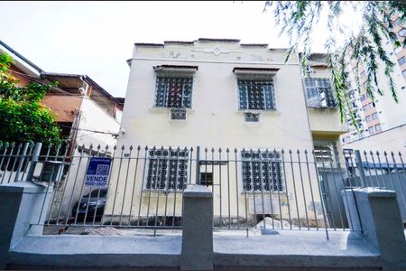 Apartamento à venda com 80m², 2 quartos e sem vaga Apartamento à venda com 80m², 2 quartos e sem vagaFachada