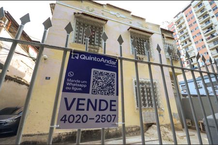 Apartamento à venda com 80m², 2 quartos e sem vaga Apartamento à venda com 80m², 2 quartos e sem vagaFachada e Placa