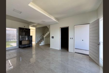 Casa à venda com 129m², 3 quartos e 2 vagas Casa à venda com 129m², 3 quartos e 2 vagasSala