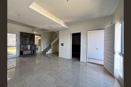 Casa à venda com 129m², 3 quartos e 2 vagas Casa à venda com 129m², 3 quartos e 2 vagasSala
