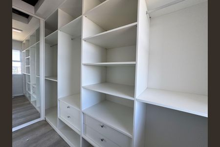 Casa à venda com 129m², 3 quartos e 2 vagas Casa à venda com 129m², 3 quartos e 2 vagasCloset Suíte 1