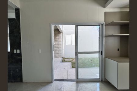 Casa à venda com 129m², 3 quartos e 2 vagas Casa à venda com 129m², 3 quartos e 2 vagasCozinha
