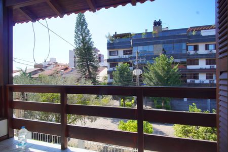 Casa à venda com 313m², 4 quartos e 4 vagasSala de TV - Varanda