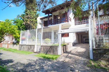 Casa à venda com 313m², 4 quartos e 4 vagasFachada