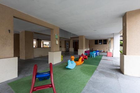 Apartamento à venda com 70m², 2 quartos e 1 vaga Apartamento à venda com 70m², 2 quartos e 1 vagaÁrea comum - Playground