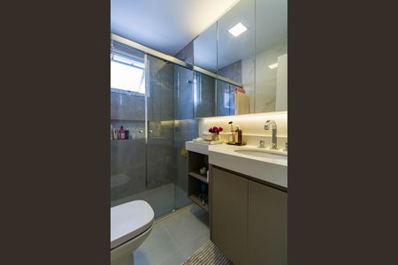 Apartamento à venda com 74m², 2 quartos e 2 vagas Apartamento à venda com 74m², 2 quartos e 2 vagasBanheiro da Suíte