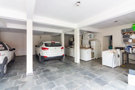 Casa à venda com 248m², 3 quartos e 4 vagas Casa à venda com 248m², 3 quartos e 4 vagasGaragem