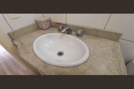 Apartamento à venda com 71m², 2 quartos e 2 vagas Apartamento à venda com 71m², 2 quartos e 2 vagasBanheiro Social