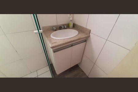 Apartamento à venda com 71m², 2 quartos e 2 vagas Apartamento à venda com 71m², 2 quartos e 2 vagasBanheiro da Suíte