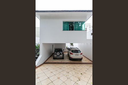 Casa à venda com 400m², 3 quartos e 2 vagas Casa à venda com 400m², 3 quartos e 2 vagasGaragem
