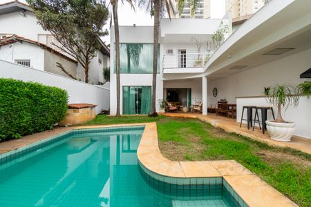 Casa à venda com 400m², 3 quartos e 2 vagas Casa à venda com 400m², 3 quartos e 2 vagasPiscina