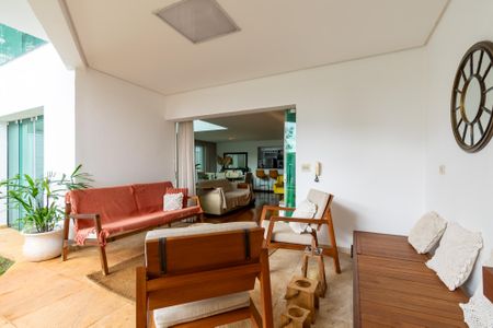 Casa à venda com 400m², 3 quartos e 2 vagas Casa à venda com 400m², 3 quartos e 2 vagasVaranda da Sala