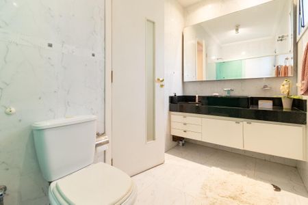 Casa à venda com 400m², 3 quartos e 2 vagas Casa à venda com 400m², 3 quartos e 2 vagasBanheiro Social