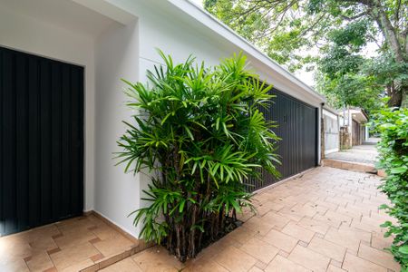 Casa à venda com 400m², 3 quartos e 2 vagas Casa à venda com 400m², 3 quartos e 2 vagasFachada