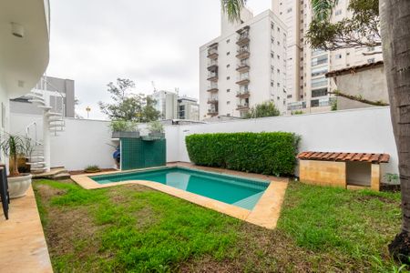 Casa à venda com 400m², 3 quartos e 2 vagas Casa à venda com 400m², 3 quartos e 2 vagasPiscina
