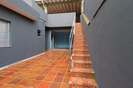 Casa à venda com 150m², 3 quartos e 5 vagasTerraço - Escada