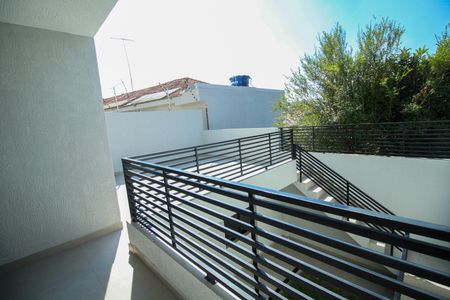 Casa à venda com 196m², 3 quartos e 2 vagas Casa à venda com 196m², 3 quartos e 2 vagasVaranda