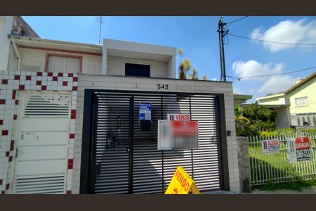 Casa à venda com 196m², 3 quartos e 2 vagas Casa à venda com 196m², 3 quartos e 2 vagasFachada