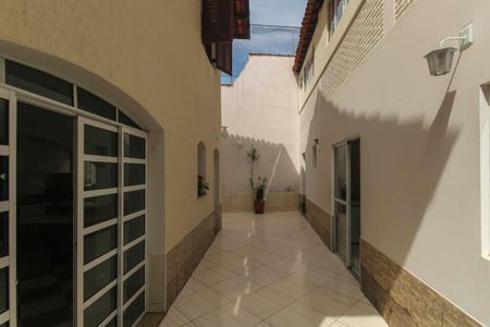 Casa à venda com 240m², 4 quartos e 2 vagasQuintal