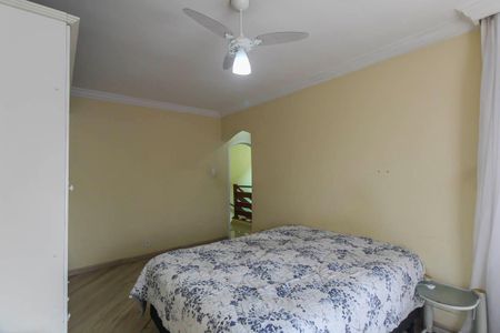 Casa à venda com 240m², 4 quartos e 2 vagasSuite