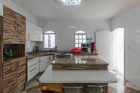 Casa à venda com 240m², 4 quartos e 2 vagasCozinha