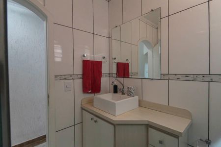 Casa à venda com 240m², 4 quartos e 2 vagasBanheiro 2