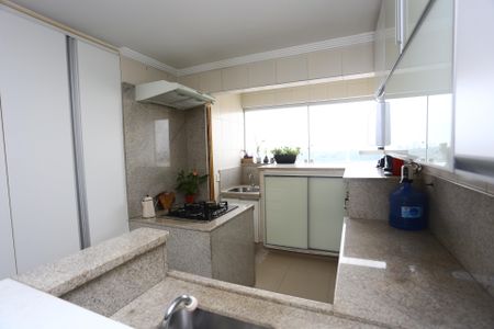 Apartamento à venda com 97m², 3 quartos e 2 vagasCozinha