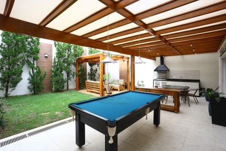 Casa à venda com 447m², 4 quartos e 2 vagas Casa à venda com 447m², 4 quartos e 2 vagasvaranda 1 churrasqueira e jardim