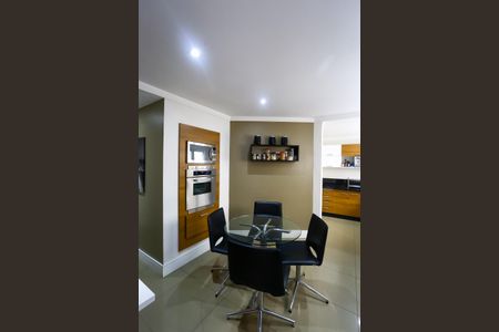 Casa à venda com 447m², 4 quartos e 2 vagas Casa à venda com 447m², 4 quartos e 2 vagasCozinha