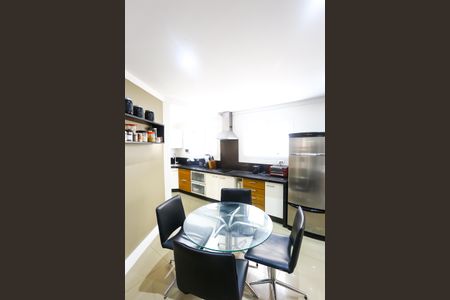 Casa à venda com 447m², 4 quartos e 2 vagas Casa à venda com 447m², 4 quartos e 2 vagasCozinha