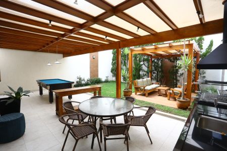 Casa à venda com 447m², 4 quartos e 2 vagas Casa à venda com 447m², 4 quartos e 2 vagasvaranda 1 churrasqueira e jardim