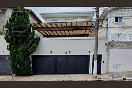 Casa à venda com 447m², 4 quartos e 2 vagas Casa à venda com 447m², 4 quartos e 2 vagasFachada