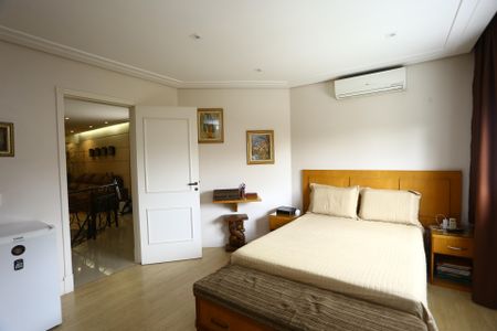 Casa à venda com 447m², 4 quartos e 2 vagas Casa à venda com 447m², 4 quartos e 2 vagasSuíte 1